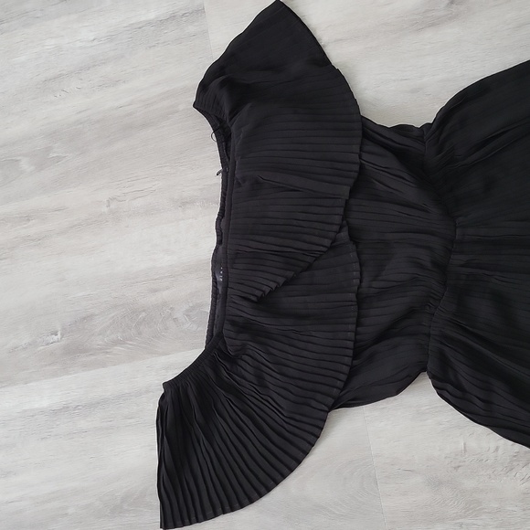 English Rose Black Pleated Jumpsuit Off Shoulder Chiffon Sizes S & XS - Picture 4 of 7